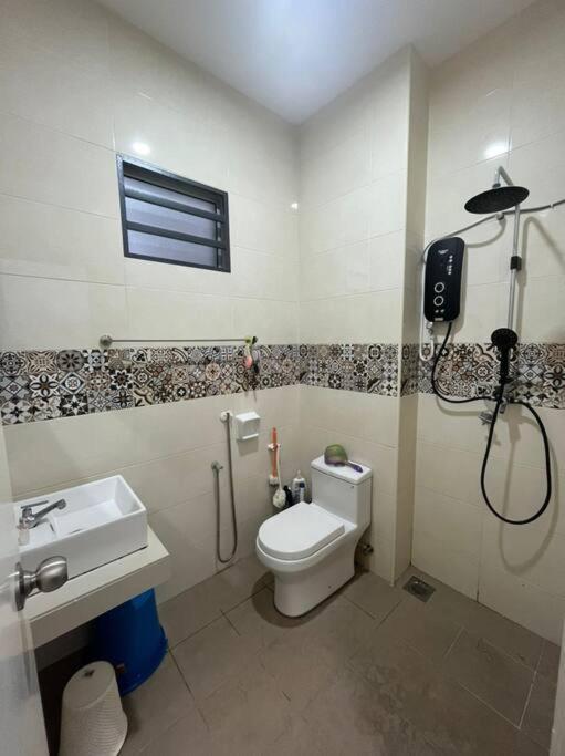 Hadeerna Homestay - Double Storey Terrace Chemor Ngoại thất bức ảnh